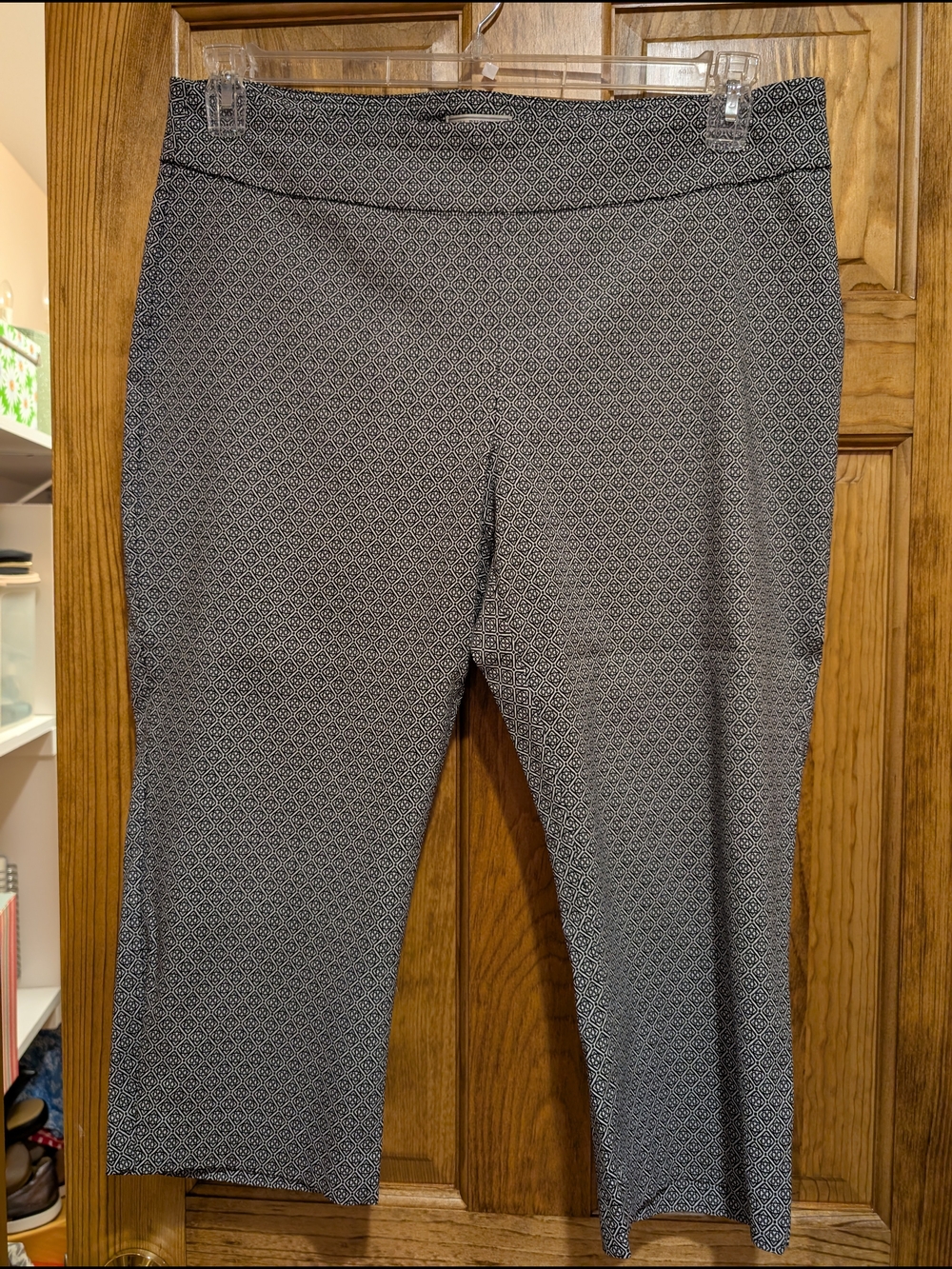 Dana Buchman Geo-Print Stretch Capris Pants - Black & White